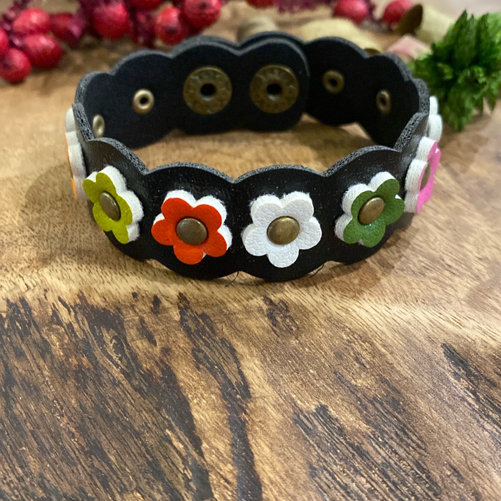 Modern Boho Floral Detailed Leather Bracelet